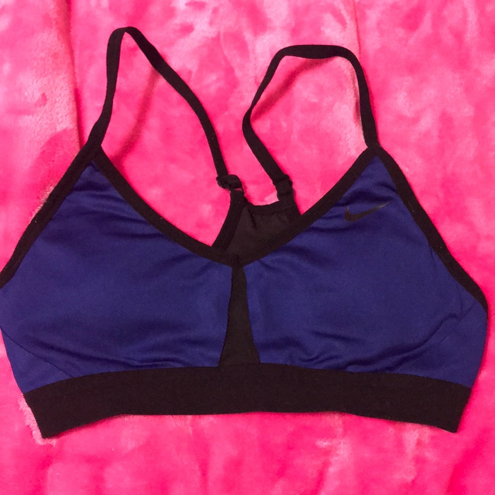 Nike sorts bra